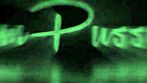 बिना बालों वाली एमेच्योर घर पर डिल्डो टॉयज से मुठ मारती!