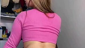 This pawg is twerking her big butt in the living room