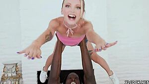 एडोरेबल इनोसेंट टिनी 18+ होल केट ब्लूम बीबीसी से आउटडोर्स में प्लाउड