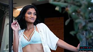 इंडियन मिल्फ मॉडल एंजल कॉन्स्टेंस नैकेड होकर अपना एमेजिंग बॉडी शो करती है