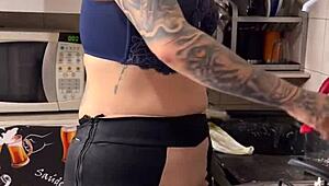 Look at this Brazilian actress showing off in panties