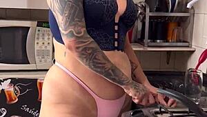 Look at this Brazilian actress showing off in panties