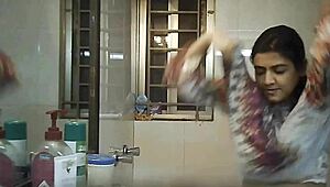 शावर वॉयर बिग टिट्स बीबीडब्ल्यू बाथिंग कैच करता है