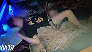 होटल के चरमराती चमकदार बेड पर गरम चुदाई की!