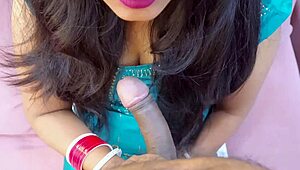 हॉर्नी जीजा बड़ी गैंड देसि इंडियन अनमैरिड सालि को क्लोजअप एक्शन में बांग करता है