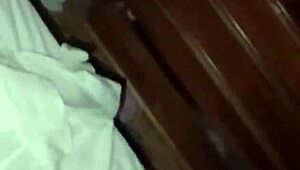 chupando las tetas spanking de la mama de mi novia y corriendome en su boca