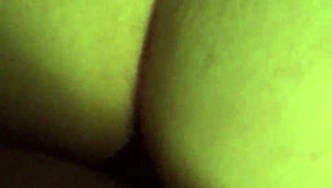 टिंडर डेट हो गई विशाल काले लंड से जंगली गांड चुदाई में, इंटरेस्टेड?