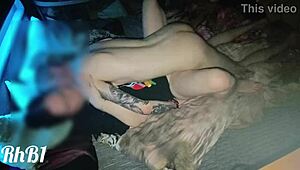 होटल के चरमराती चमकदार बेड पर गरम चुदाई की!