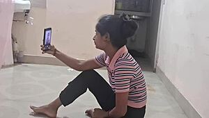 देसि यंग 18+ इंडियन लड़की, क्या तुम उस गीली चूत के लिए लंड तरस रही हो?