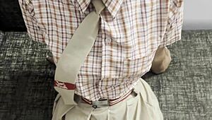 स्कूल के बाद रौद्रम्प के बाद सौतेला डैडी उसकी छोटी 18+ टिटीज को मुरड़कता है