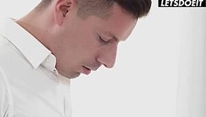 बड़ी गैंड वाली गर्लफ्रेंड मुझे करीब आने के लिए भीख मांग रही है