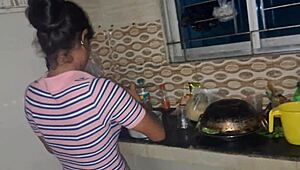 देसि यंग 18+ इंडियन लड़की, क्या तुम उस गीली चूत के लिए लंड तरस रही हो?