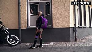 डैम, बिग टिट्स डेजी ली हॉस्टल में बीबीसी बैंग्स करती है!