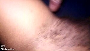 पतली काली सुंदरी को सेक्सी चाटने का मजा मिलता है