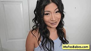 brunette teen seduces friend with juicy ass 😘