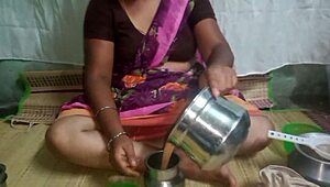 आंटी की सौतेले भाई के साथ हार्डकोर सेशन बालों वाली चूत को इंटेंसली रिवील करती है