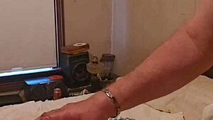 Wife craves her pussy stretched and toyed with