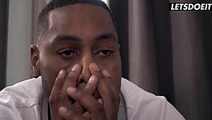 डैम, बिग टिट्स डेजी ली हॉस्टल में बीबीसी बैंग्स करती है!