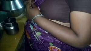 आंटी की सौतेले भाई के साथ हार्डकोर सेशन बालों वाली चूत को इंटेंसली रिवील करती है