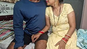 आशिश की स्टेपमॉम अकेली घर पर क्रिम्पाइड होती है डर्टी हिंदी टॉक के साथ