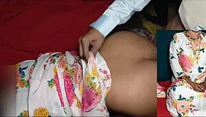 वैलेंटाइन डे पर, मैं अपनी सेक्सी एक्स-गर्लफ्रेंड को नए कपड़े देता हूं हार्ड सेक्स के लिए