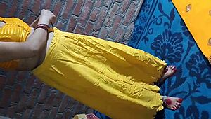 माइक जा रही थी बीवी, पति ने चोदने की जिद की साफ हिंदी आवाज में