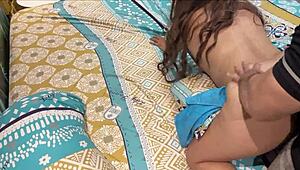 madrastra culona despierta con una verga en el co�o y sigue descansando cubierta de semen