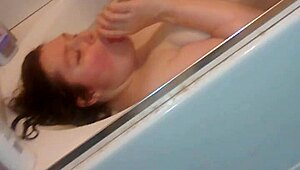 Gloria masturbating with dildo in bathtub