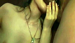 Japanese babe enjoys relaxing bath massage