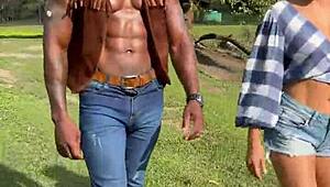 ब्लैक बीबीसी होममेड शादीशुदा हॉटवाइफ को फार्म पर इंटररेसियल ऑर्गी में चोदता है