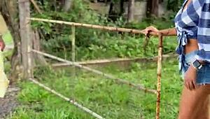 ब्लैक बीबीसी होममेड शादीशुदा हॉटवाइफ को फार्म पर इंटररेसियल ऑर्गी में चोदता है