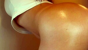 my japanese step sister shows off her perfect ass in secret