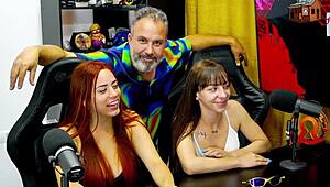 Binho Ted licks the ninfeta's pink pussy on the podcast table, muff diving and kissing!