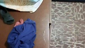 मेड कपड़े बदलते देख कमरे में घुसा बेयरबैक चोदा