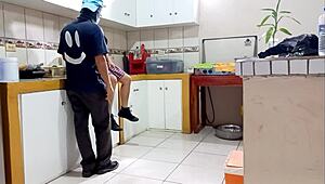 este secreto es nuestro, no le digas a tu padrastro, ok?