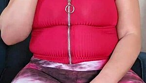 she felt so aroused she ripped her leggings to squirt passionately