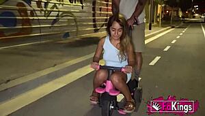 Mini-Motomami Has Come Munequita Enfadada Wants The Big Throng Inside