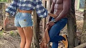 ब्लैक बीबीसी होममेड शादीशुदा हॉटवाइफ को फार्म पर इंटररेसियल ऑर्गी में चोदता है