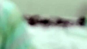 हॉर्नी इंडियन स्टीपमॉम स्टीपसन के साथ रफ होममेड सेक्स के लिए झुकती है