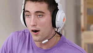 लकी वर्जिन सौतेला भाई सौतेली बहन को हॉर्नी हॉस्टल में गंद में फक करता है