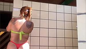 O Vizinho Me Convidou Pra Piscina Com Pussy Swollen!