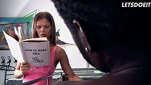 सारा केय ने हॉर्नी हॉस्टल में अपनी सेक्स स्किल्स टेस्ट करने के लिए परफेक्ट बीबीसी पाया... ओप्स!