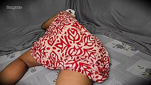 मैं अपनी सेक्सी पत्नी को चोदने और वर्क के बाद उसकी चूत को टीज करने में बहुत इंटो हूं