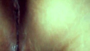 El rico coño de mi mujer se folla con un viejo cornudo