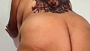 look at that cellulite ass bouncing slowly