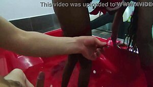 Mi prima folla a mi novia en Halloween.