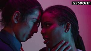 Your dirty gym fantasy girl massive dildo पर ride करती है और हार्ड कम करती है