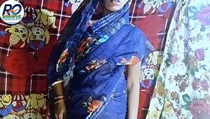 Episode 1 Desi Rashi Aunty ke saath awesome first Hindi audio mein saree uthakar fingering shuru ki, shaved pussy roleplay