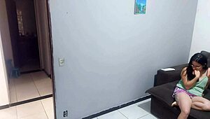 Dona de casa paga com bunda para policial kinky