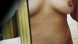 spying on that hot colombian milf in the bathroom during her trip 😏